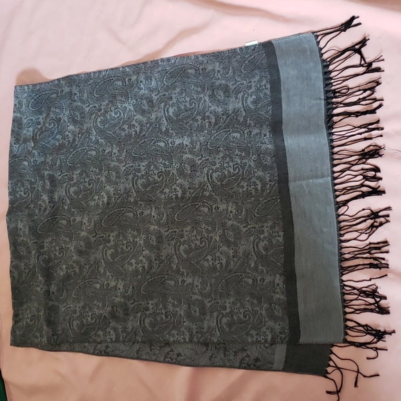 Gray Paisley Charm's Scarf - Picture 4 of 9